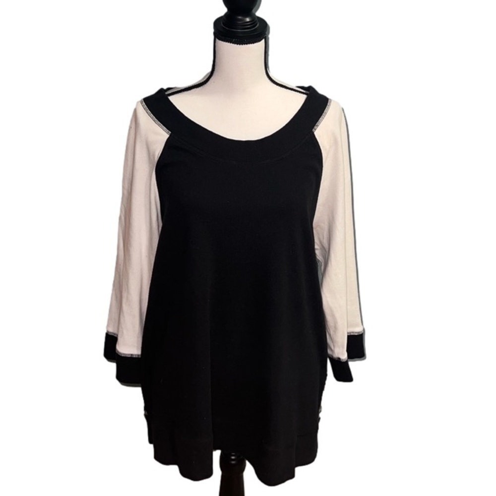 Chico's- Zenergy Black Blue Floral Print Zipper Back Tunic Top